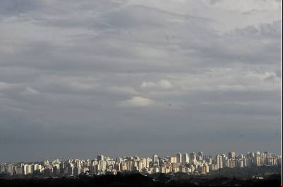Vídeo: Moradores de Águas Claras registram chuvisco nesta quinta